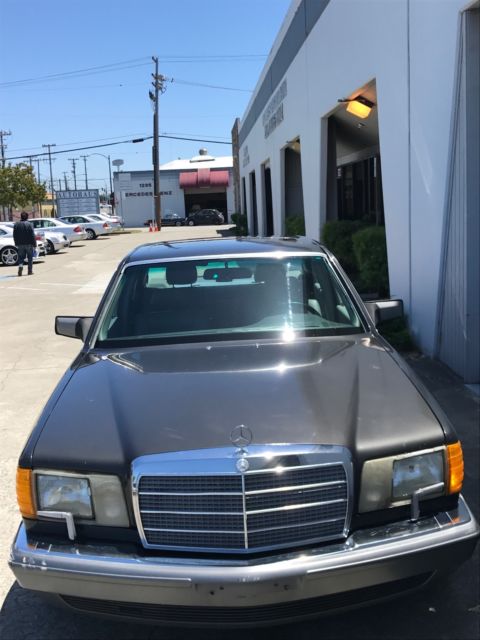 1991 Black Mercedes-Benz S-Class Sedan