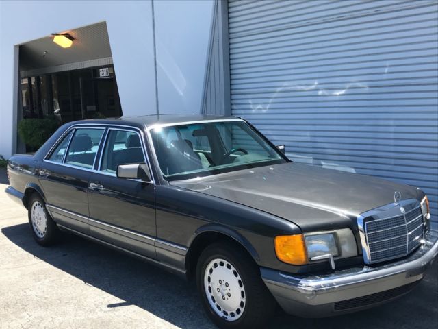 1991 Black Mercedes-Benz S-Class Sedan