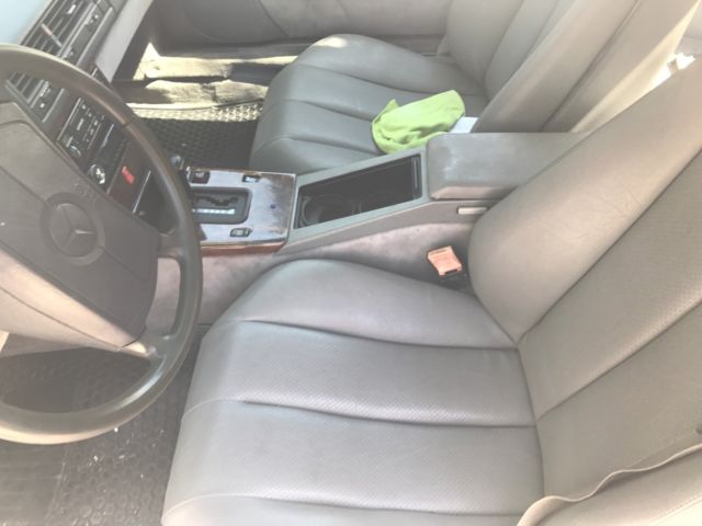 1991 White Mercedes-Benz 500-Series Convertible