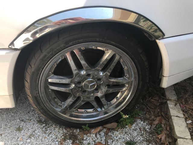 1991 White Mercedes-Benz 500-Series Convertible