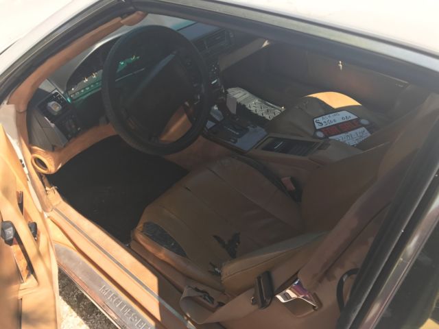 1991 White Mercedes-Benz 500-Series Convertible