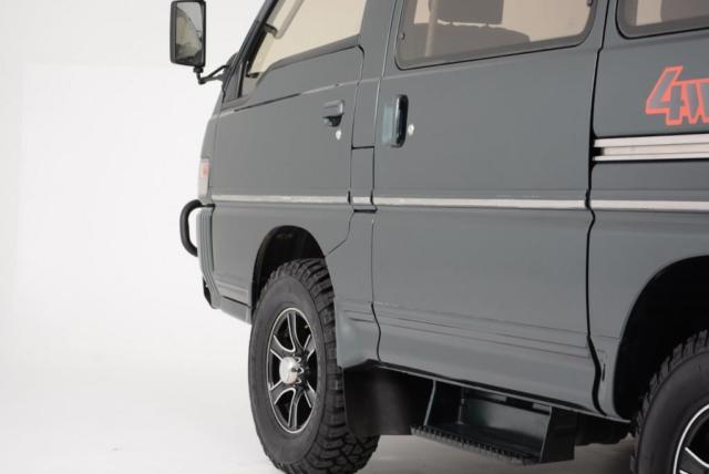 1991 Green Mitsubishi Delica --