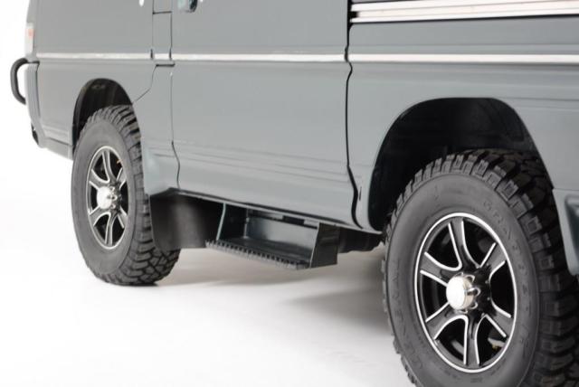 1991 Green Mitsubishi Delica --