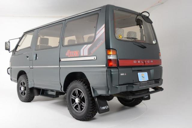 1991 Green Mitsubishi Delica --