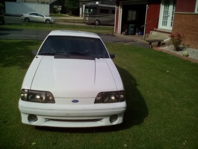 1991 white Ford Mustang Hatchback