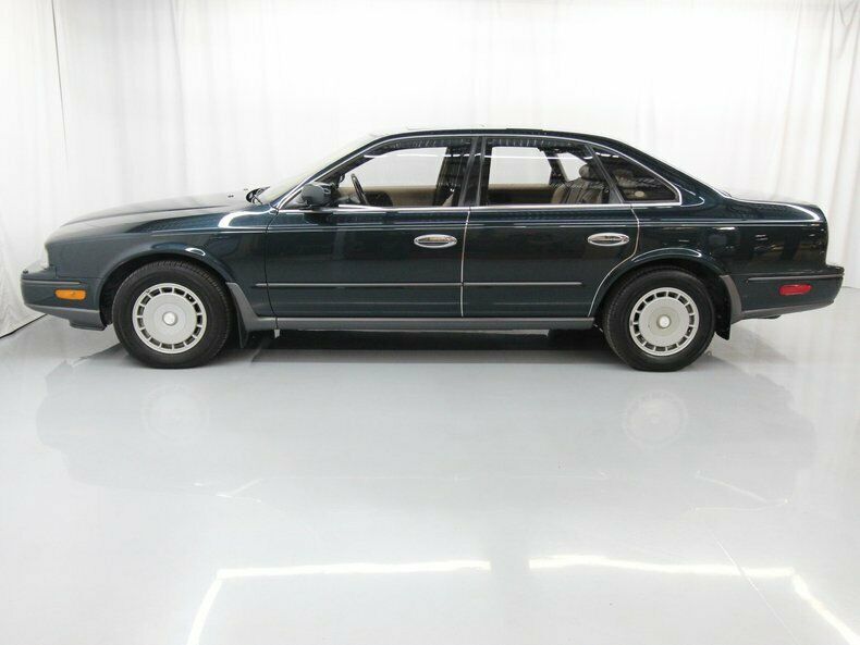 1991 Green Nissan Infiniti Q45 Sedan