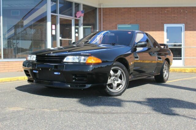 1991 Black Nissan GT-R Coupe