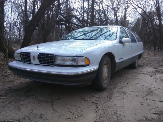 1991 White Oldsmobile Custom Cruiser