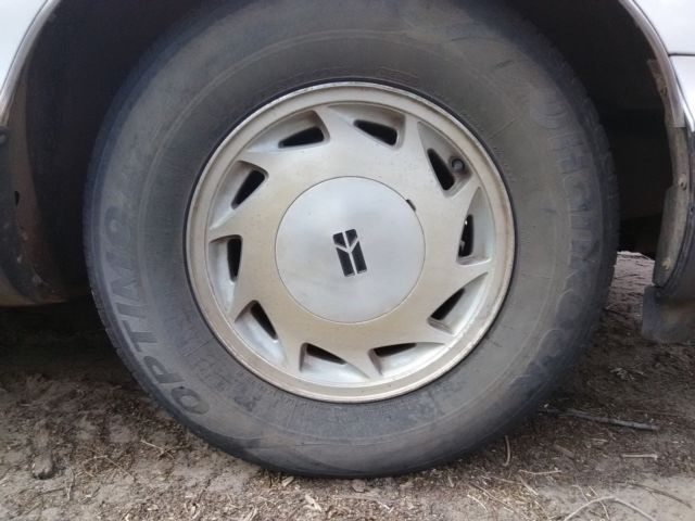 1991 White Oldsmobile Custom Cruiser