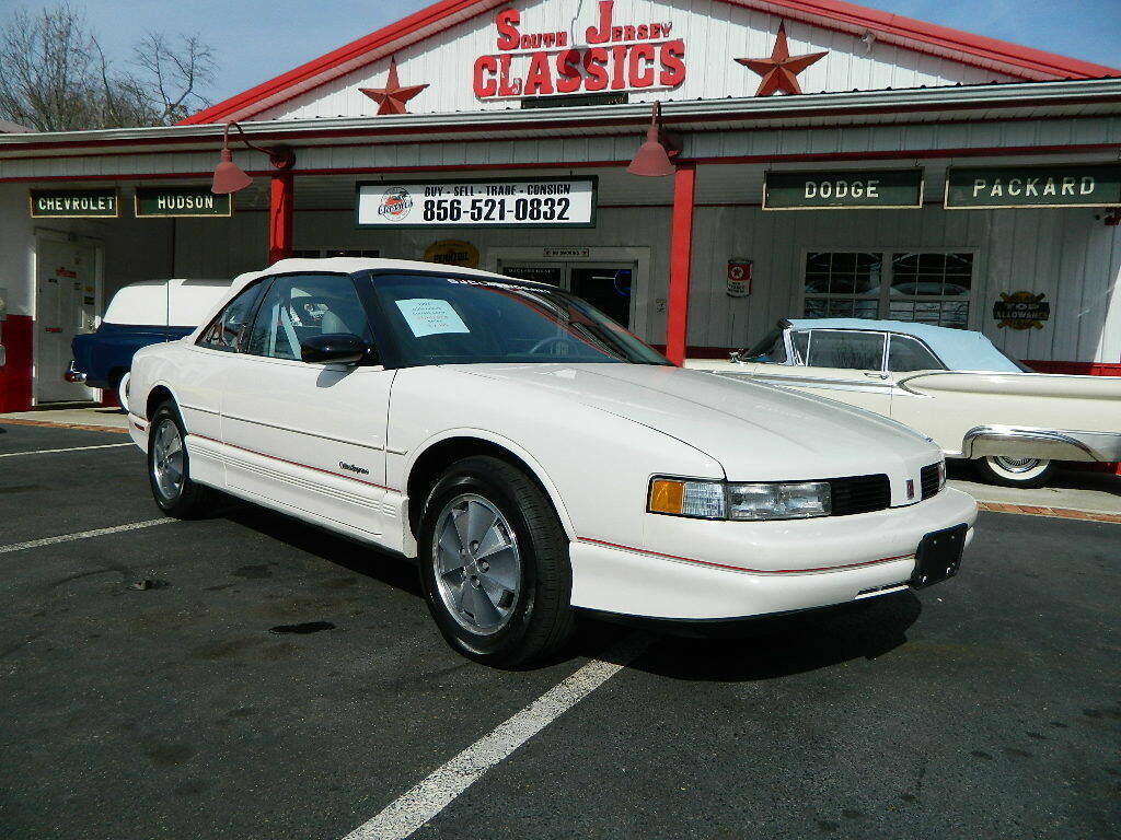 1991 White Oldsmobile Cutlass Convertible