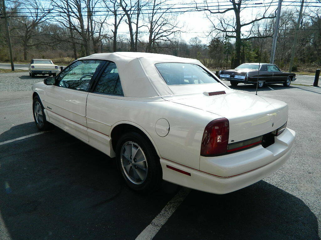 1991 White Oldsmobile Cutlass Convertible