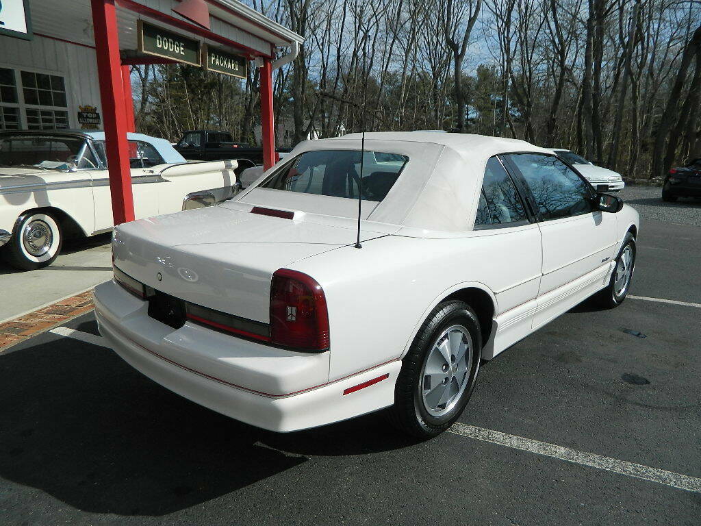 1991 White Oldsmobile Cutlass Convertible