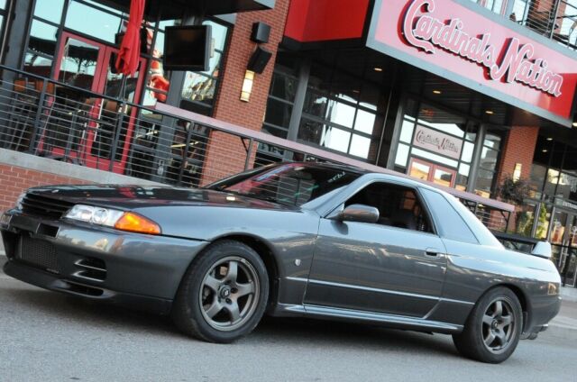 1991 Gray Nissan GT-R Coupe