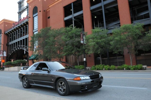 1991 Gray Nissan GT-R Coupe