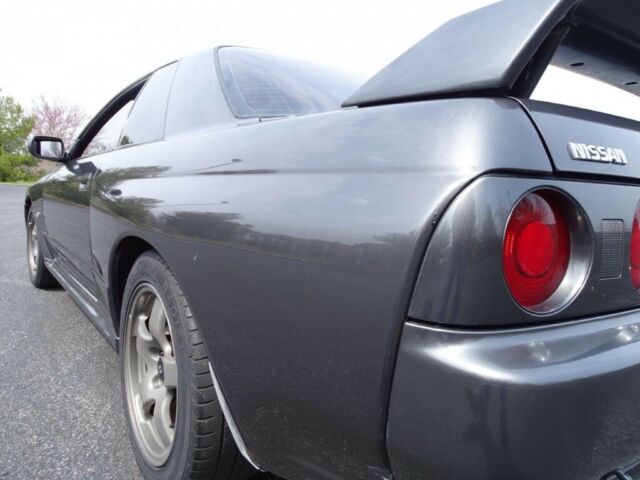 1991 Gray Nissan GT-R Coupe