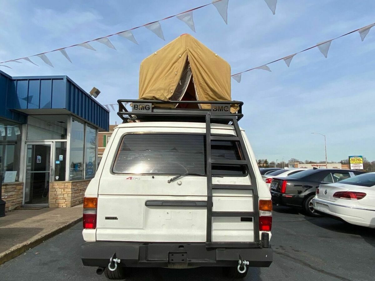 1991 White Toyota Land Cruiser SUV