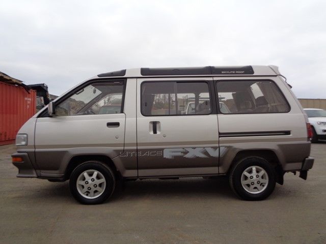 1980 Brown Toyota LITE ACE 2.0L DIESEL MINIVAN