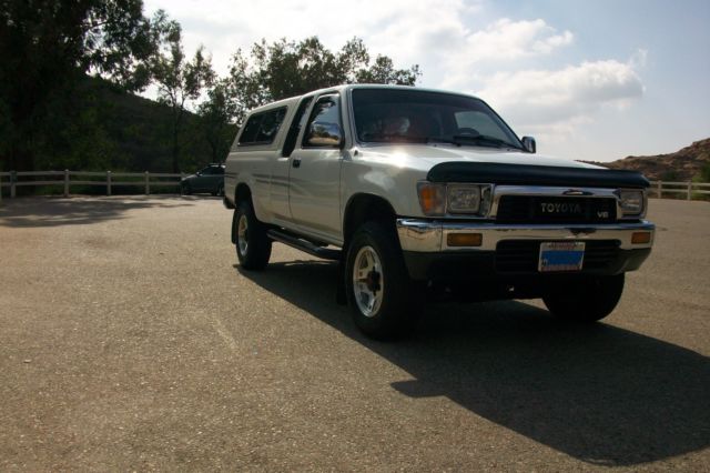 1991 White Toyota SR5 Pickup Extended Cab Pickup