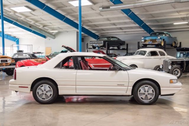 1991 White Oldsmobile Cutlass Convertible