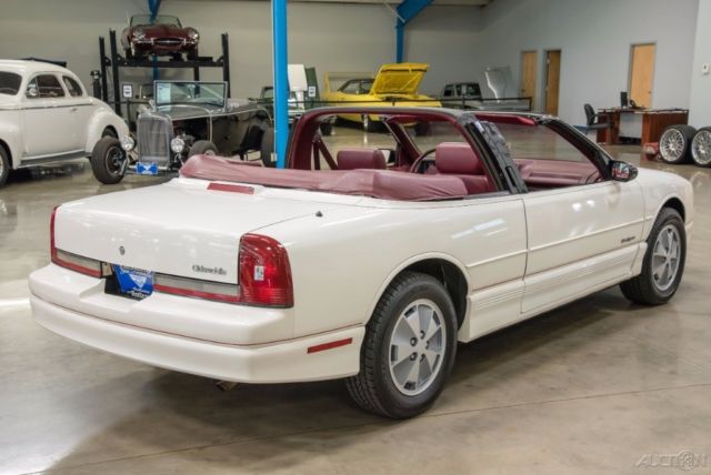 1991 White Oldsmobile Cutlass Convertible