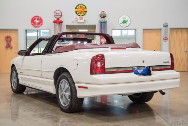 1991 White Oldsmobile Cutlass Convertible