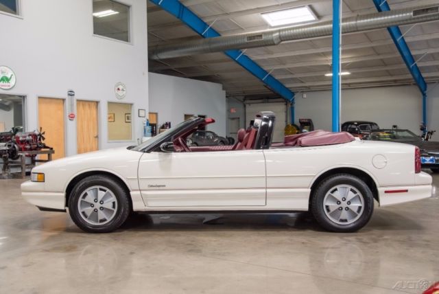 1991 White Oldsmobile Cutlass Convertible