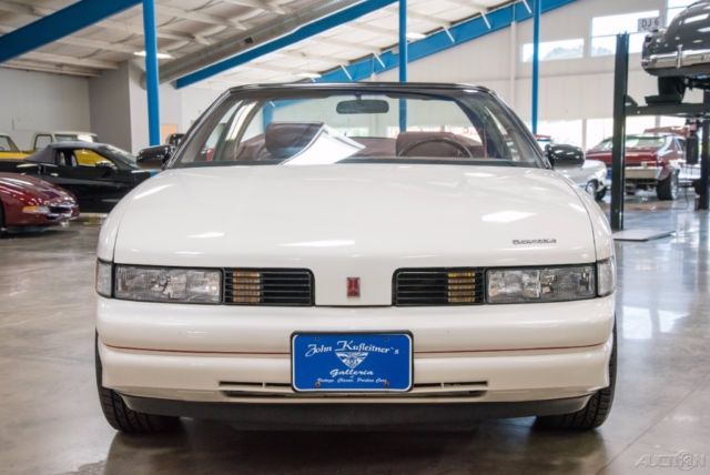 1991 White Oldsmobile Cutlass Convertible