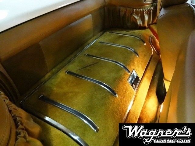 1991 White Chrysler Town & Country