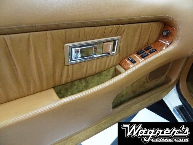 1991 White Chrysler Town & Country