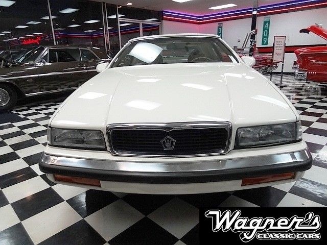 1991 White Chrysler Town & Country