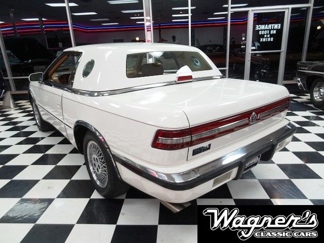 1991 White Chrysler Town & Country