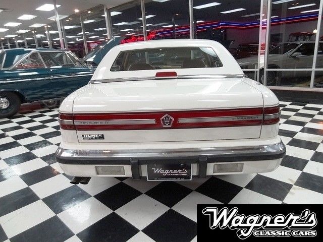 1991 White Chrysler Town & Country