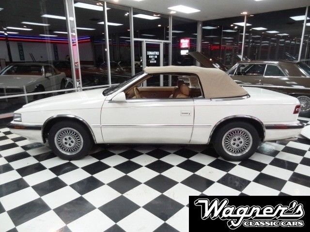 1991 White Chrysler Town & Country