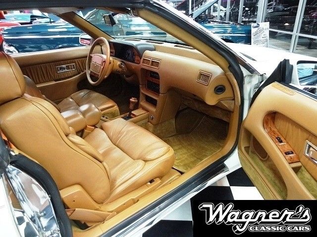 1991 White Chrysler Town & Country