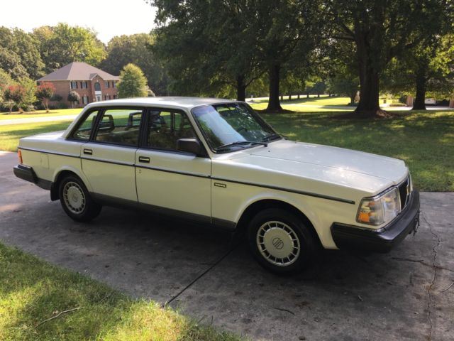 1991 White Volvo 240 Sedan