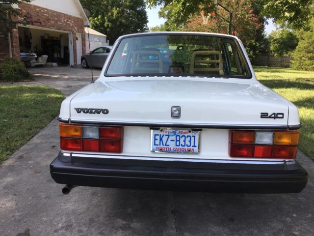 1991 White Volvo 240 Sedan