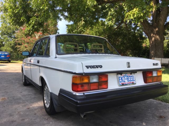 1991 White Volvo 240 Sedan
