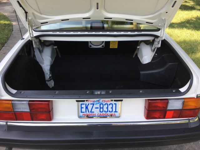 1991 White Volvo 240 Sedan