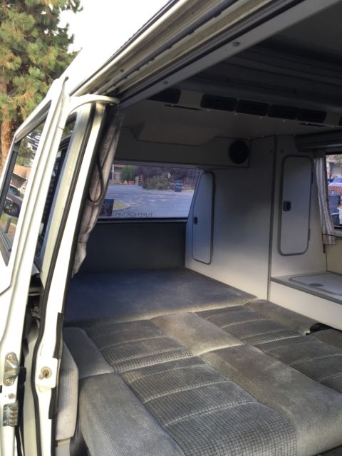 1990 White Volkswagen Bus/Vanagon