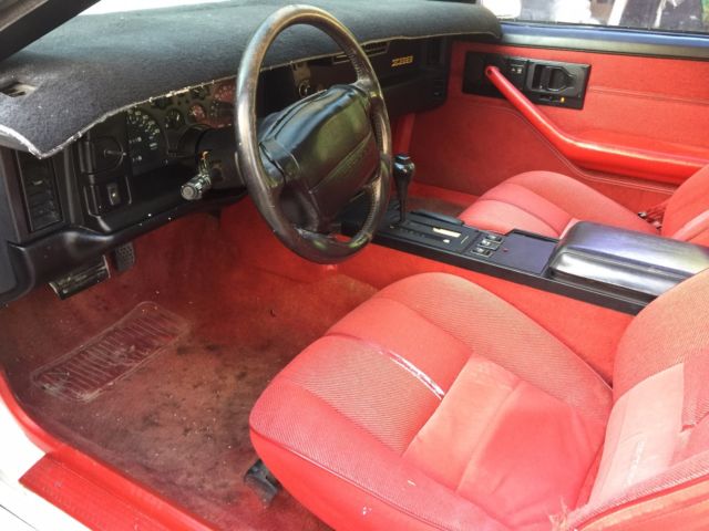 1991 White Chevrolet Camaro Coupe