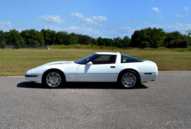 1991 White Chevrolet Corvette