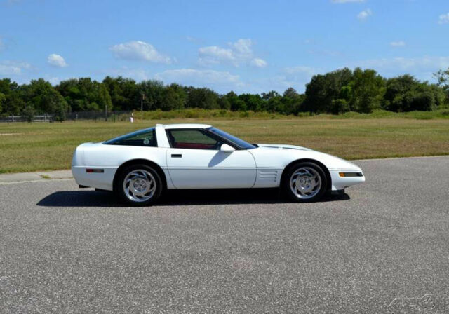 1991 White Chevrolet Corvette