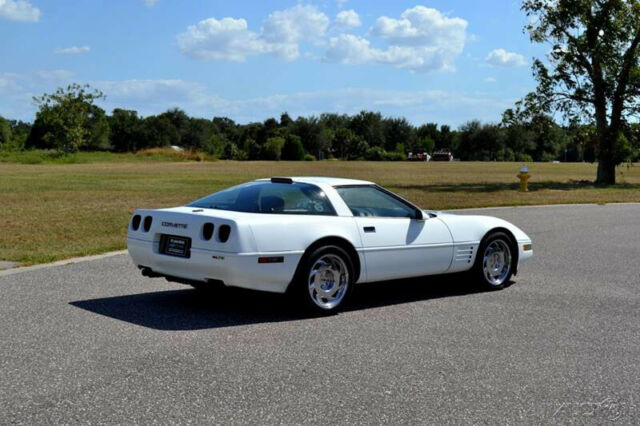 1991 White Chevrolet Corvette