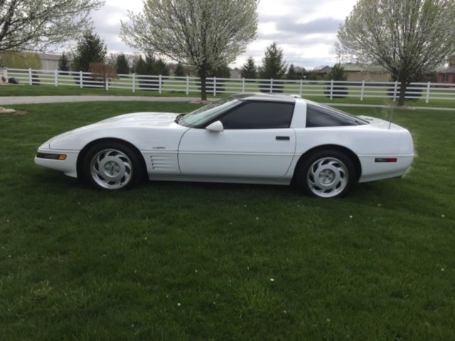 1991 White Chevrolet Corvette Coupe