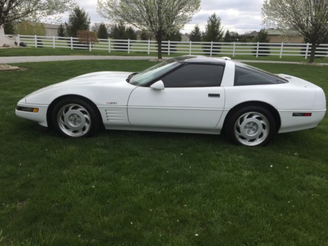 1991 White Chevrolet Corvette Coupe