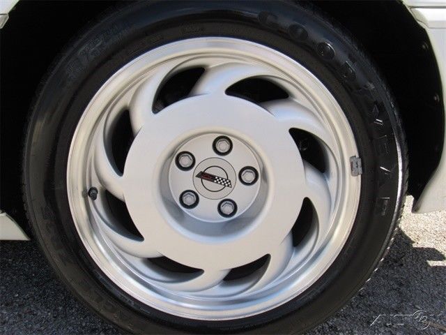 1991 White Chevrolet Corvette Hatchback