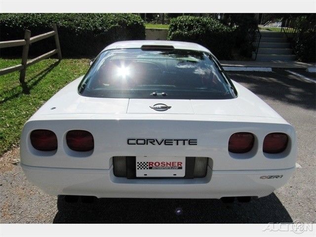1991 White Chevrolet Corvette Hatchback