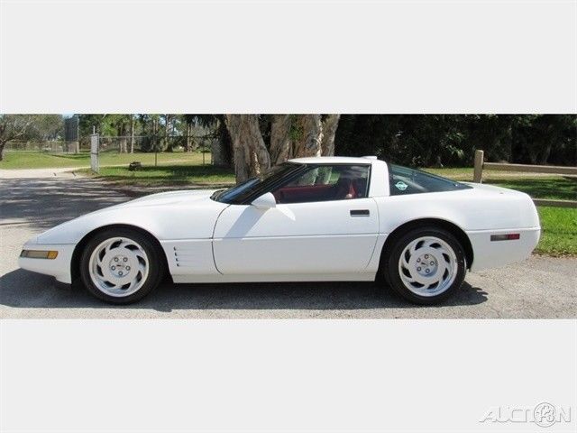 1991 White Chevrolet Corvette Hatchback