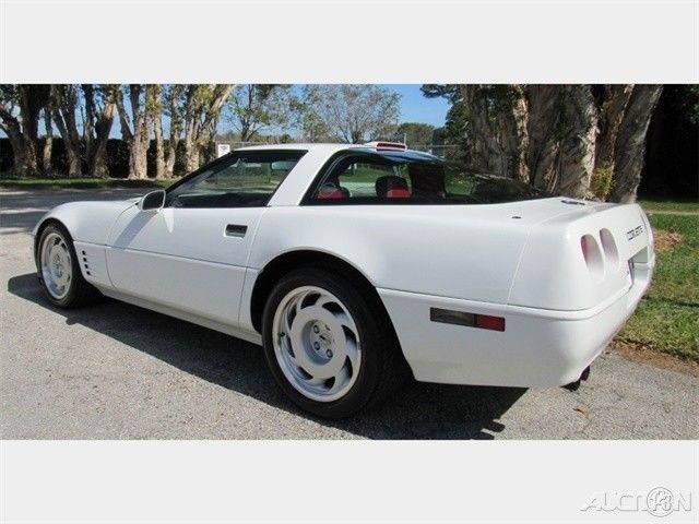 1991 White Chevrolet Corvette Hatchback