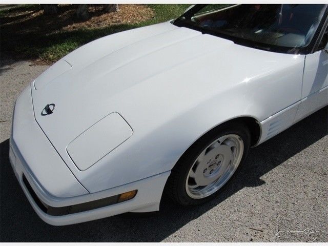 1991 White Chevrolet Corvette Hatchback
